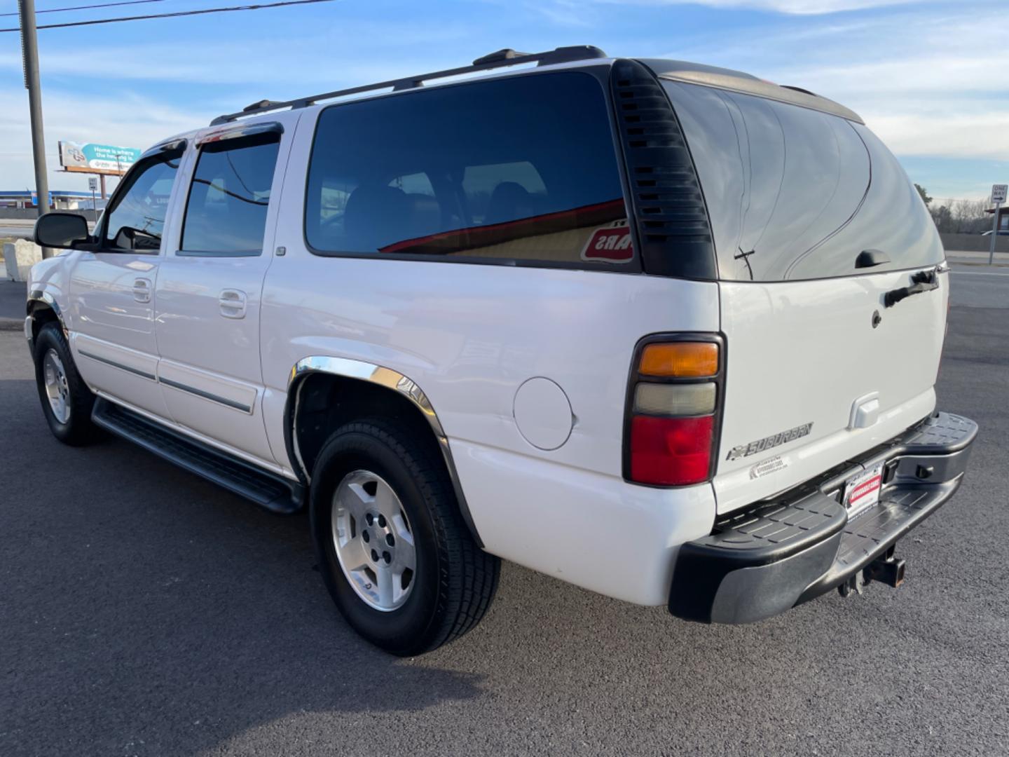 2006 White Chevrolet Suburban 1500 (1GNEC16Z16J) with an V8, 5.3 Liter engine, Automatic transmission, located at 8008 Warden Rd, Sherwood, AR, 72120, (501) 801-6100, 34.830078, -92.186684 - Photo#5